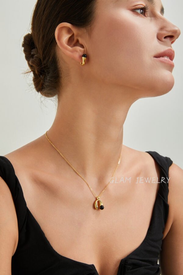 U-Shaped Black Onyx Necklace | 18K Gold Vermeil | Adjustable 14–17" | over 925 Sterling Silver