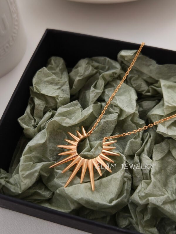 Vintage Radiant Sunburst Pendant Necklace in 18K Gold Vermeil  |  Adjustable 16–18″ | 18K Gold over 925 Sterling Silver